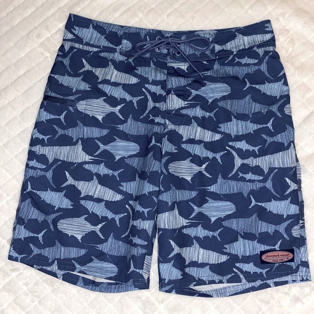 Vineyard Vines Sharks Blue Board Shorts Swimming Trunks Unlined 9 inch inseam
